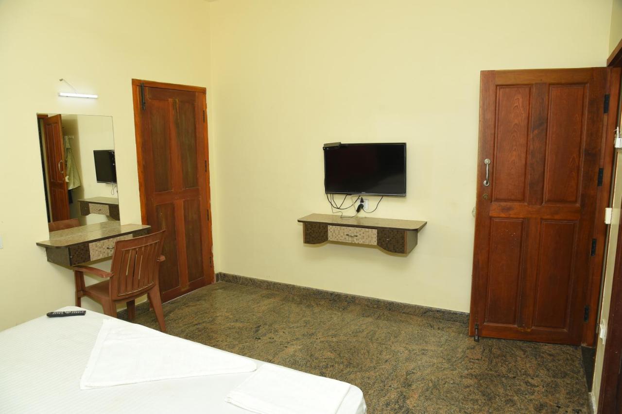 Thiruchendur Stayz Vairavel Residency Tiruchchendur Exterior photo